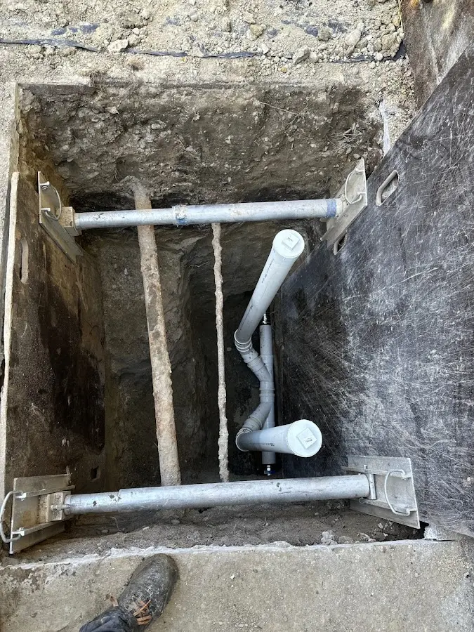 Experienced plumber completing Drain Cleaning work in Monessen
